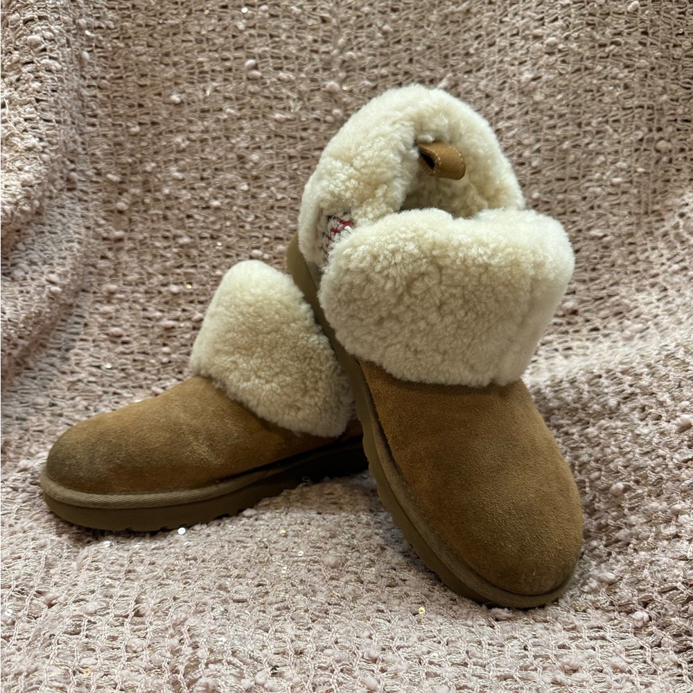 UGGS Women’s Size 6 - Picture 2 of 13